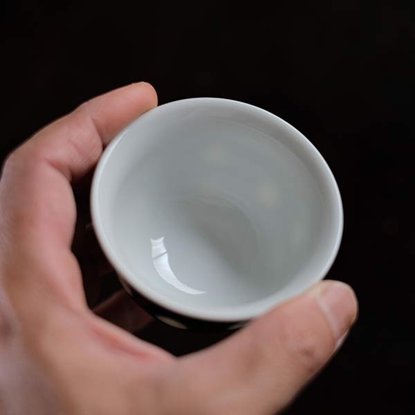 水玉の湯呑み