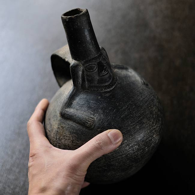 南米土器 黒色単頸壺