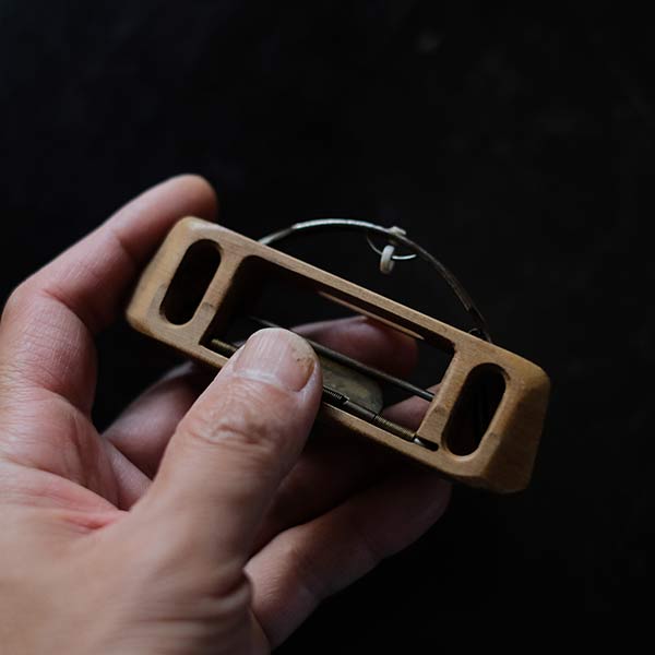 Woven label shuttle (sold individually)