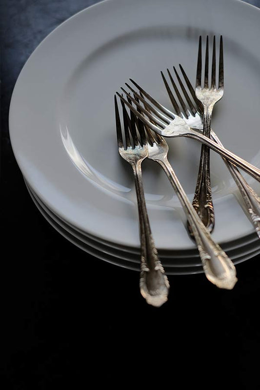 シンプルで手頃な価格の日本の洋食器