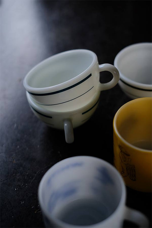 ミルクガラスのコーヒーカップ