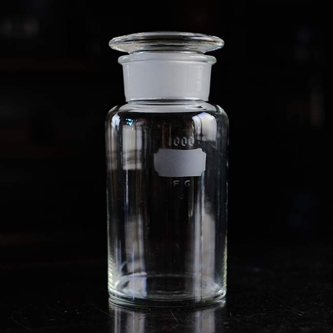 1Lサイズの薬瓶
