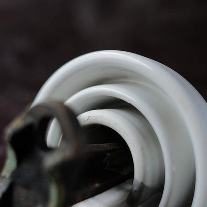 Insulator with legs