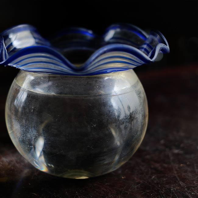 ガラスの金魚鉢