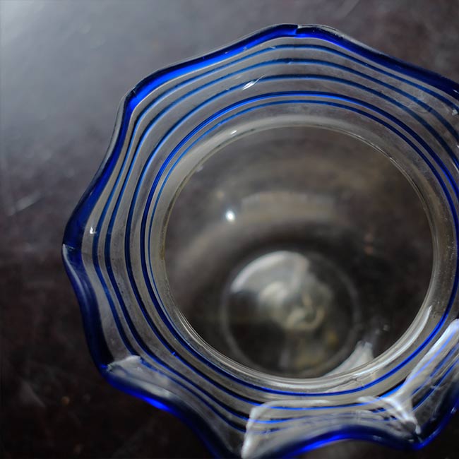 ガラスの金魚鉢
