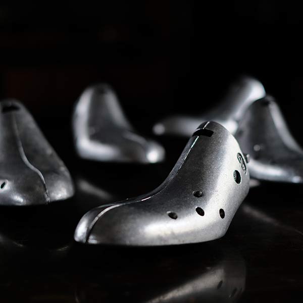 Aluminum shoe stretcher, size L