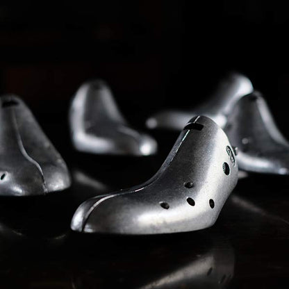 Aluminum shoe stretcher, size L