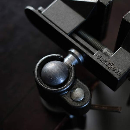 Angle adjustable vise