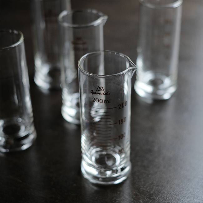 ARROWメスシリンダー 200ml