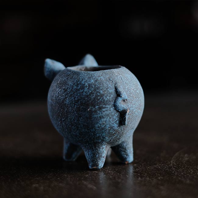 青いブタの小物入れ