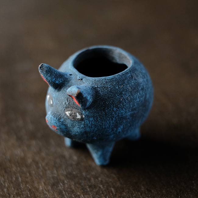 青いブタの小物入れ
