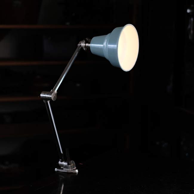 Wall-mounted arm lamp