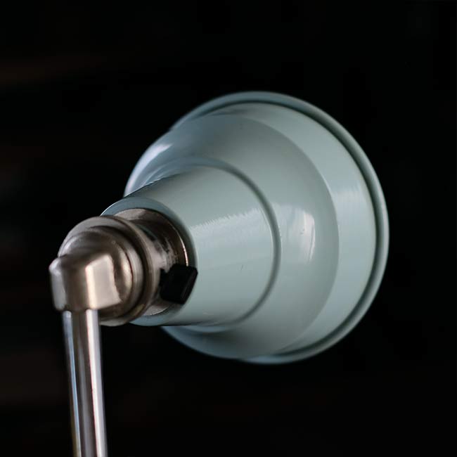 Wall-mounted arm lamp