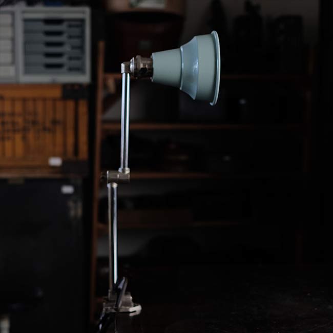 Wall-mounted arm lamp