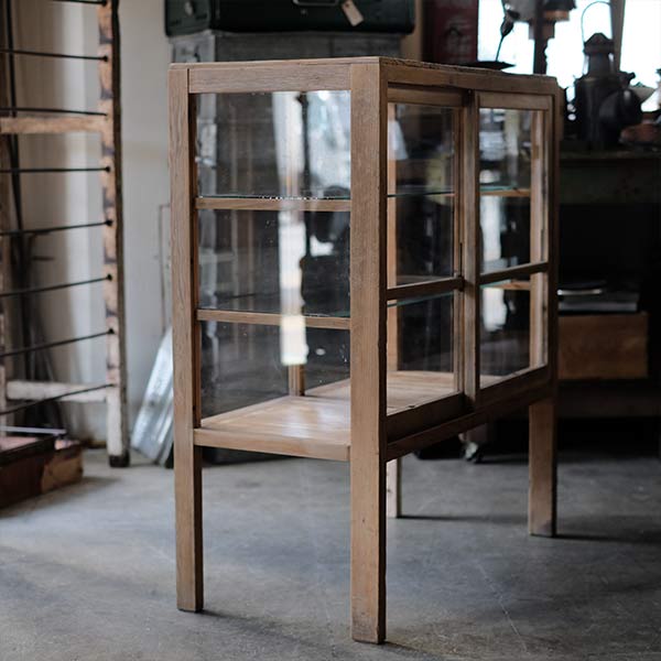 Glass showcase