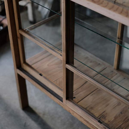 Glass showcase