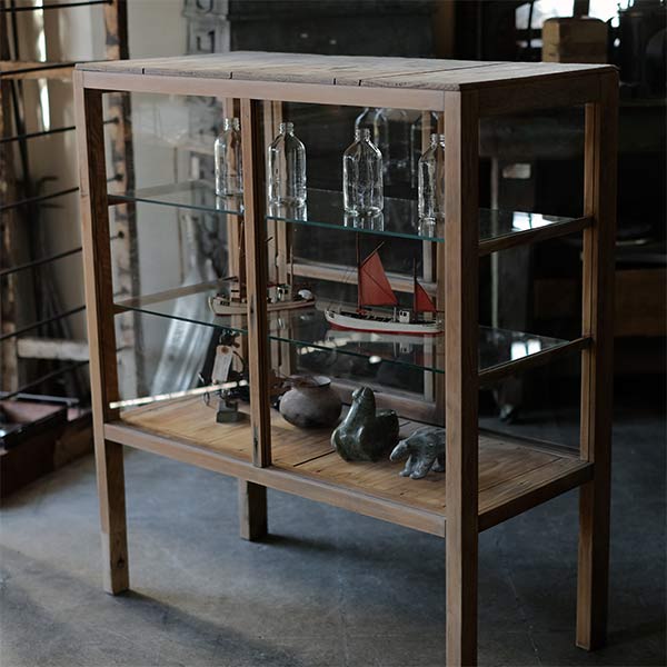 Glass showcase