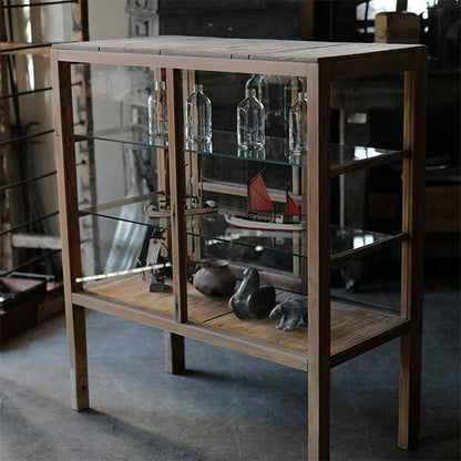 Glass showcase