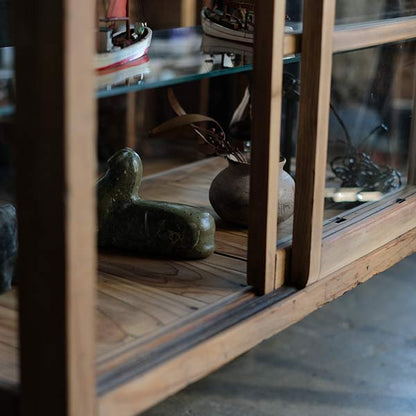 Glass showcase