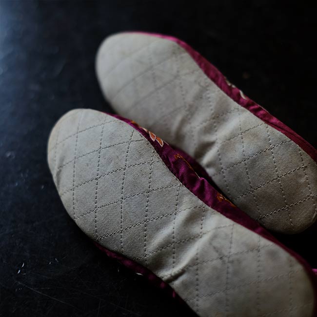 刺繍の入った子供靴