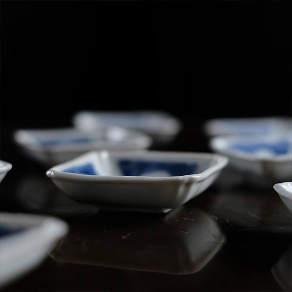隅切 菊花文 豆皿