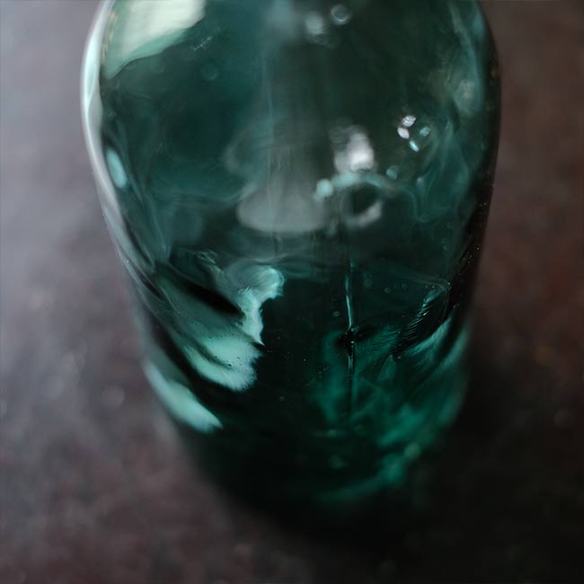 アクアグリーンの薬瓶