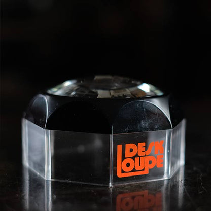 Dome-shaped table magnifying glass