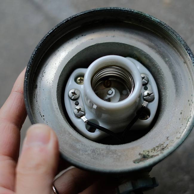 吊り下げ型の船舶作業灯