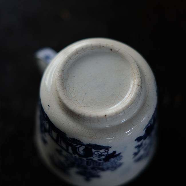 イギリス製 硬質陶器のカップ