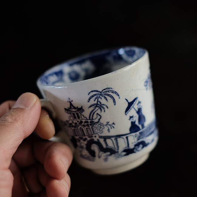 イギリス製 硬質陶器のカップ