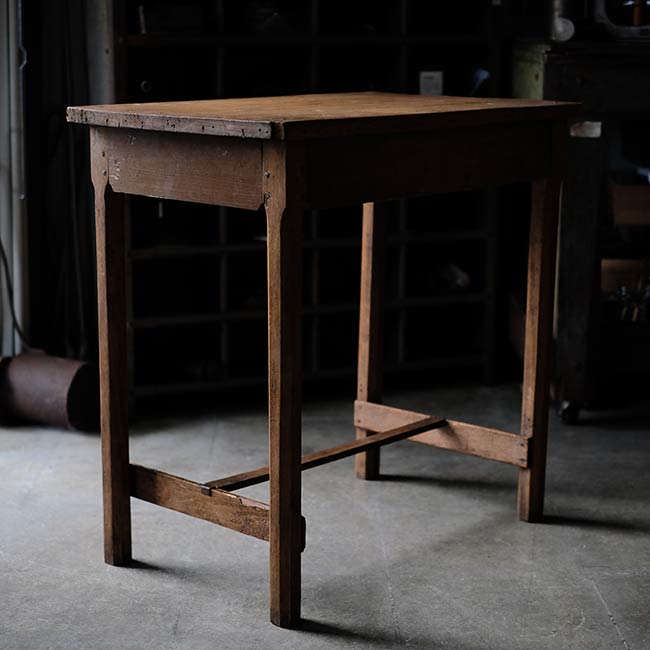 Small pine desk