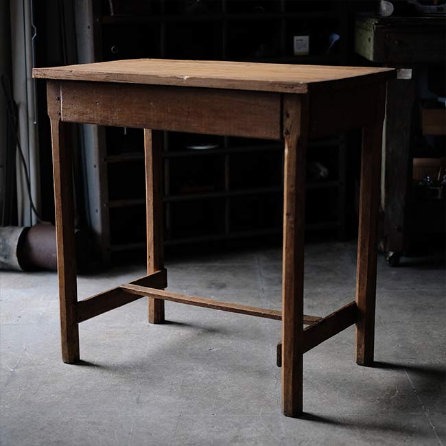 Small pine desk