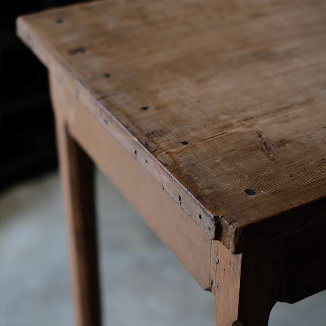 Small pine desk