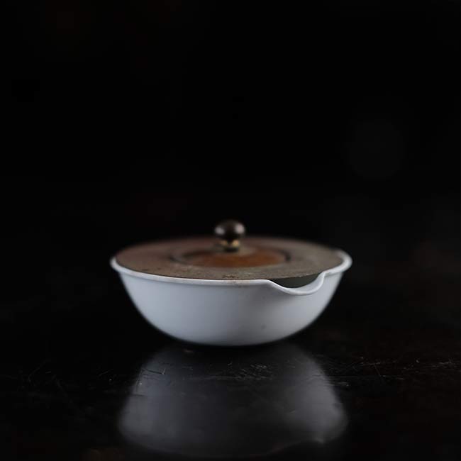 Evaporating dish with lid