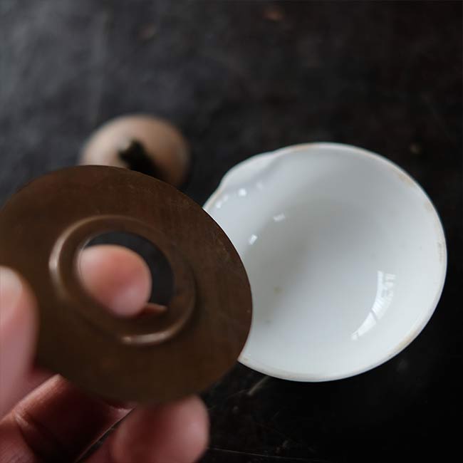 Evaporating dish with lid