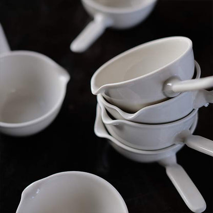 Evaporating dish with handle