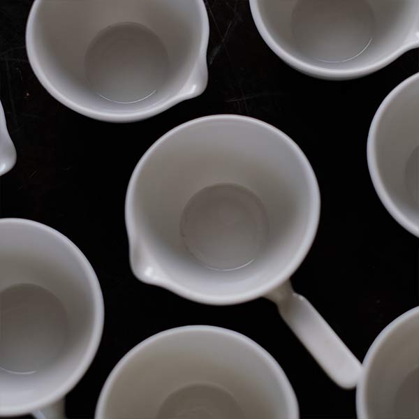 Evaporating dish with handle
