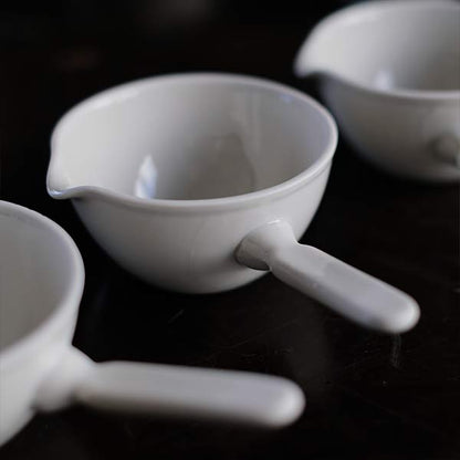 Evaporating dish with handle