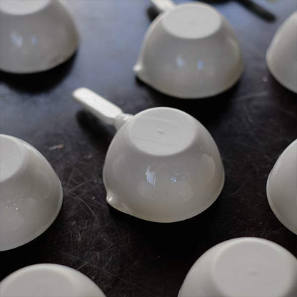 Evaporating dish with handle
