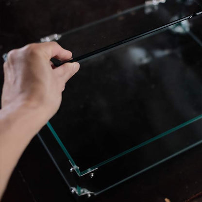 Glass showcase with lid
