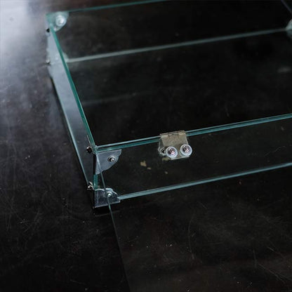 Glass showcase with lid