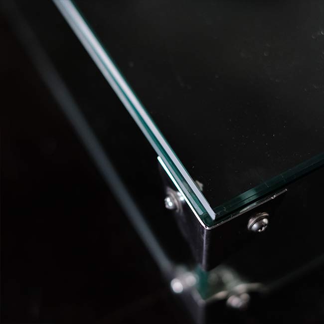 Glass showcase with lid