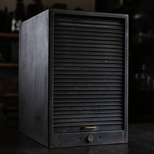 シャッター扉のスチール製の引き出し（A4、7段）