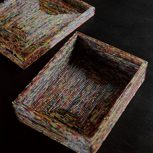 チラシを丸めて作った箱