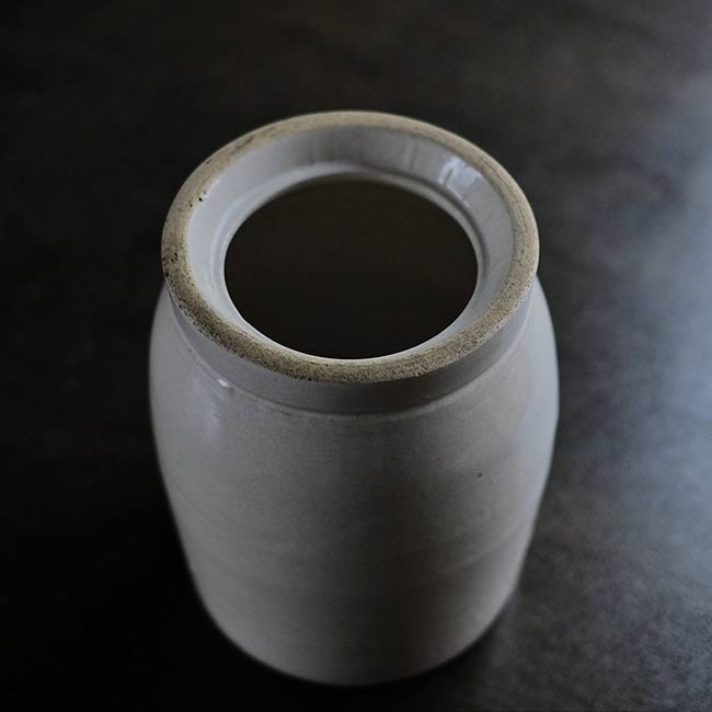陶器の容器