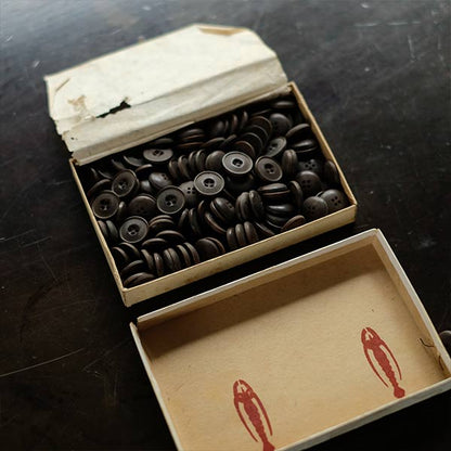 Boxed buttons (deadstock) dark brown