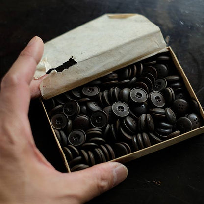 Boxed buttons (deadstock) dark brown