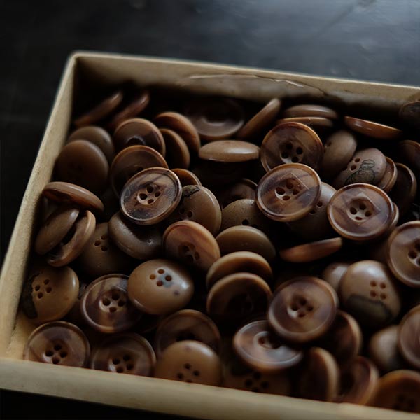Boxed buttons (deadstock) brown