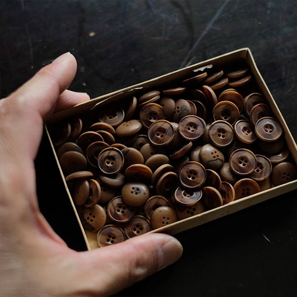 Boxed buttons (deadstock) brown