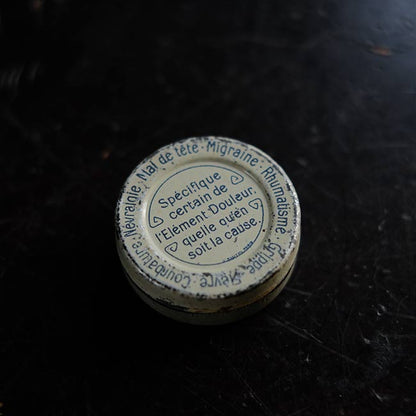 Kalmine 鎮痛剤の缶